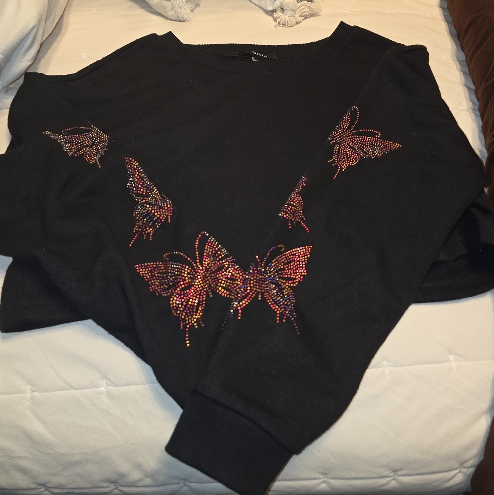 🎄FOREVER 21 CROPPED BUTTERFLY SWEAT SHIRT